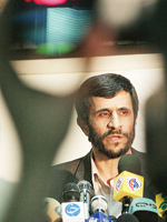 احمدی نژاد: حمله نظامي آمريكا به ايران بسيار ضعيف است