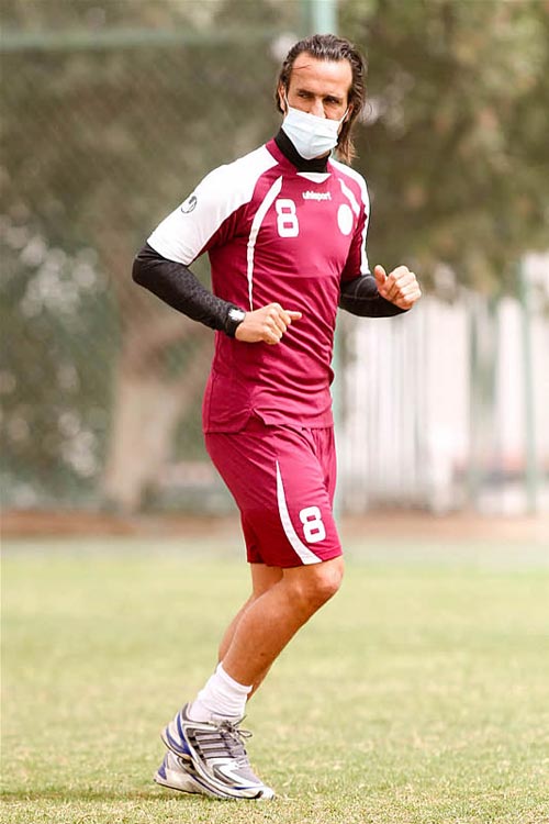 عکسی از کریمی با ماسک در تمرین پرسپولیس