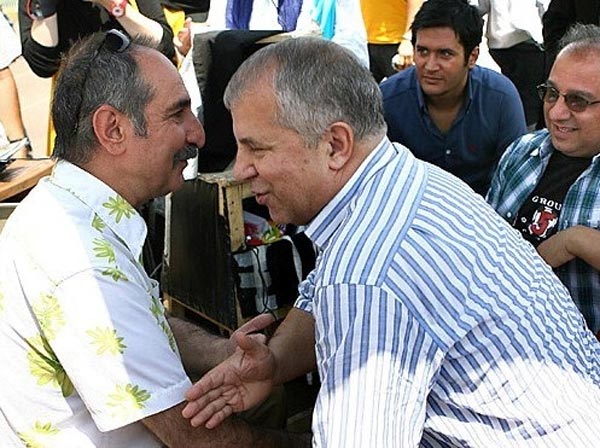 دست دادن به شیوه علی پروین